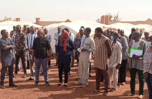 Dédougou : Un trio ministériel rend visite aux déplacés internes sur leur nouveau site