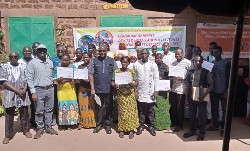 Dédougou : 153 jeunes formés reçoivent leurs attestations et des kits d’installation