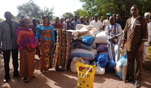 Dédougou : Le club des auditeurs de la RTB-Dédougou offre du matériel à des déplacés internes