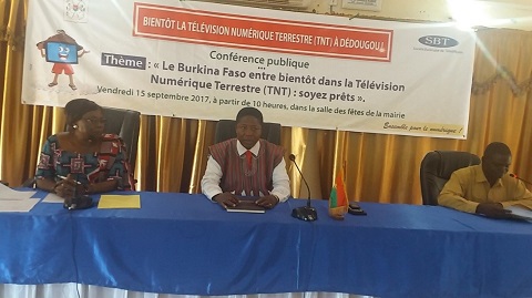 La TNT à Dédougou : une conférence publique, pour mieux informer les populations