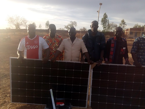 Village de Pankélé (Nayala) : Du matériel d’éclairage pour le CSPS
